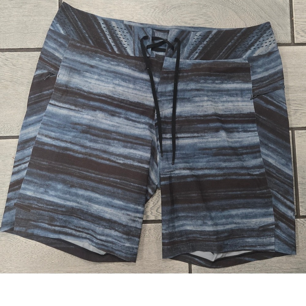 Lululemon Mens Board Shorts Blue Black Abstract Stripe Swim Trunks Pockets-34